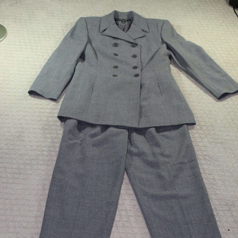 Kasper & Company ASL  Size: 6 Grey 2-Piece Suit